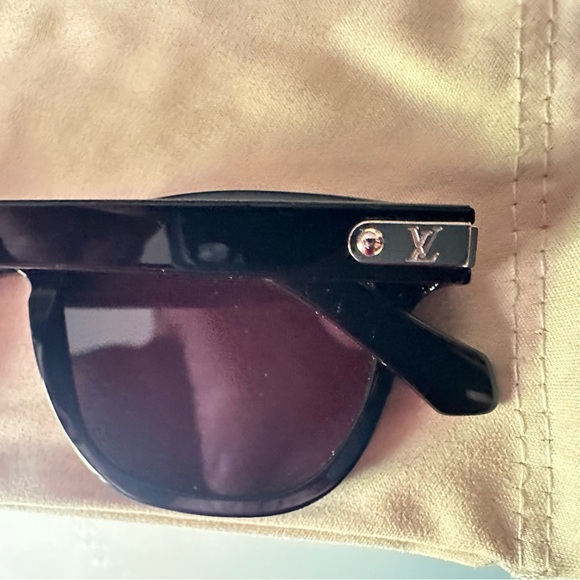100% Louis Vuitton Sunglasses - Picture 3 of 6